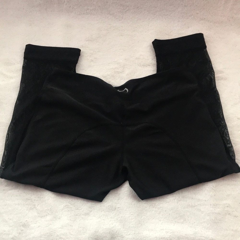 🖤🏃🏻♀️Infinity athletic capris, medium🏃🏻♀️🖤 - Picture 3 of 7